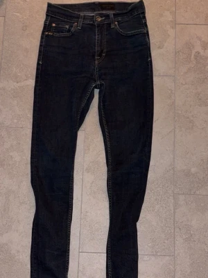 Tiger of Sweden jeans - Tiger of Sweden jeans! Nypris=1299 säljs för=250 skick=8/10 storlek=29 Tveka ej på att höra av dig vid frågor eller funderingar!