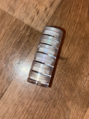Nagel chrome - Säljer nagel chrome med skimrande finish. Det är sex olika färger/nyanser.💞