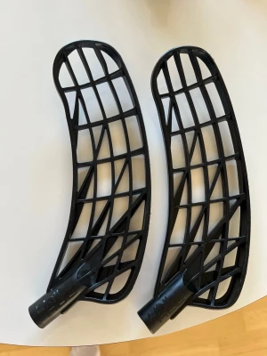 Unihoc Unilite - 8 Unihoc Unilite blad 2 black, 2 ice black, 2 ice pink, säljer endast 2 och 2 så som bilderna är. Skriv vid eventuella frågor, kom med bud