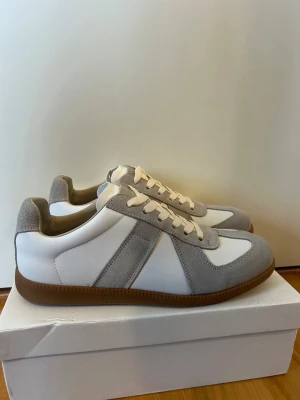 Maison margielas - Jätte snygga vita maison margielas skor som passar till många stilar och ör perfekt nu till sommaren