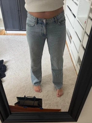 Ljusblå raka jeans - Säljer ett par ljusblå raka jeans. 