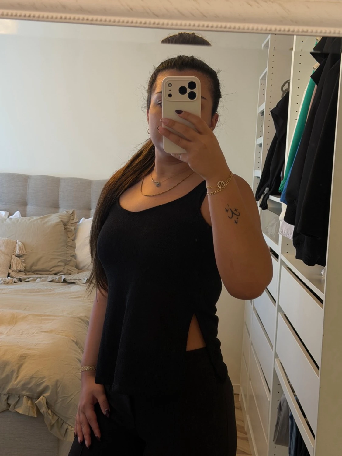 Svart linnetopp med smala axelband - 2