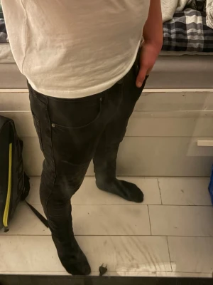 No brand slim fit jeans - Säljer ett par slim fit jeans, riktigt skön passform. Skicka om frågor eller mer bilder!