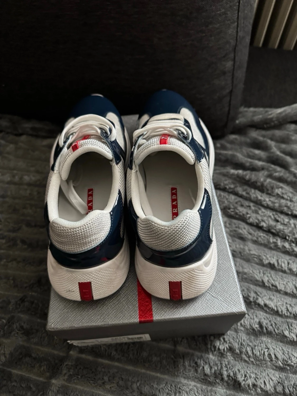 Prada sneakers i blått och vitt - 2
