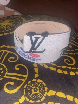 Snygg bälte - Hej säljer denna bältet pris kan diskuteras kom med bud