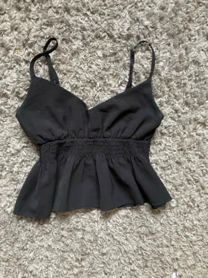 Söt topp - Skriv om du undrar något, inga defekter. kolla gämin profil jag säljer massa fint😊💗