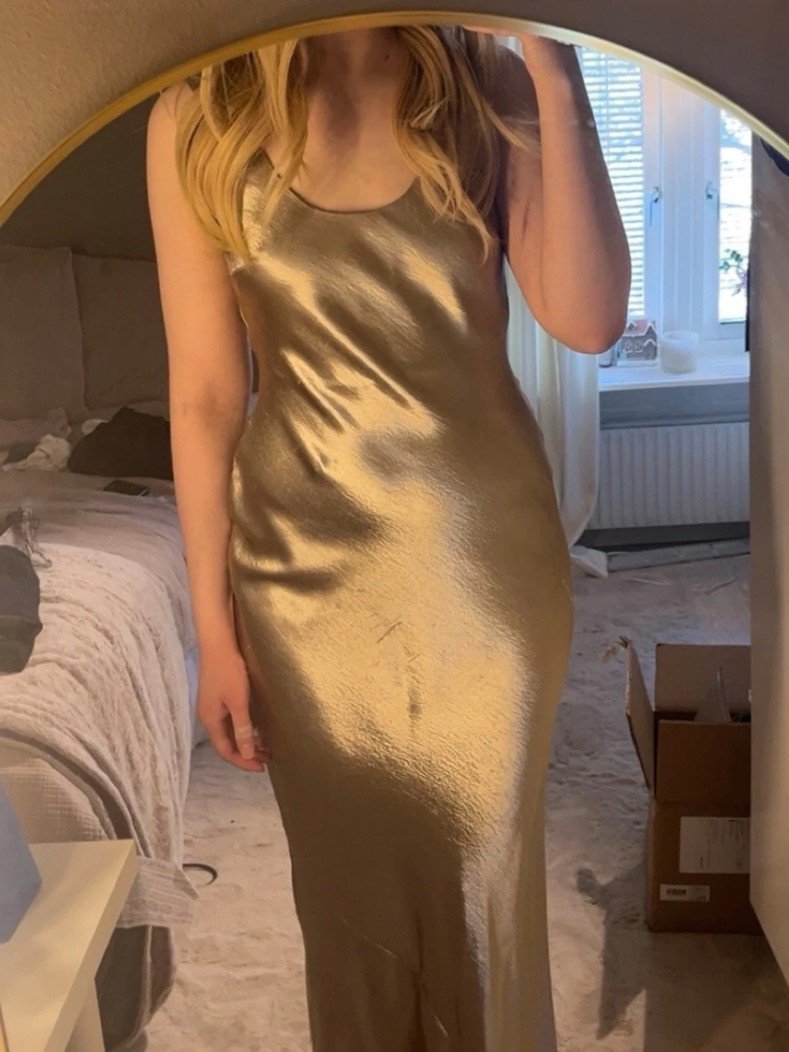 Guldig långklänning från ASOS - 1