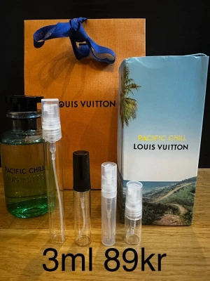 Louis vuitton pacific chill 3ml - Louis Vuitton Pacific Chill ✨ En superfräsch och exklusiv citrusdoft. Känns ren, lyxig och som high-end sommar.  Väldigt unik och fräsch.  ☀️ Passar bäst: vår, sommar  ✨ För dig som vill dofta exklusivt och clean.  🔥 Rekommenderar bundle – 15+ andra exklusiva parfymer finns.  Priser: 2ml – 69kr 3ml – 89kr 5ml – 139kr 10ml – 249kr  💎 1 ml ≈ ca 20st sprays 