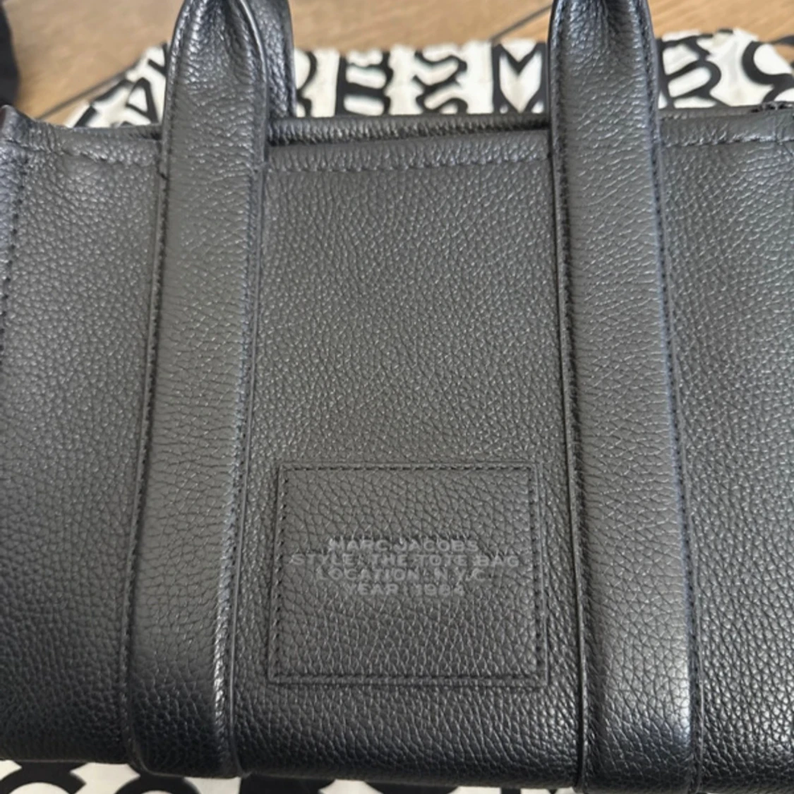 Svart The Tote Bag från Marc Jacobs - 2