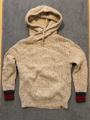 Scotch & Soda Stickad Hoodie - Säljer denna sjukt snygga & sällsynta Scotch & Sofa Stickade Hoodien | Storlek M | Model 175cm, 70kg | Hör av vid funderingar och priset kan självfallet diskuteras b