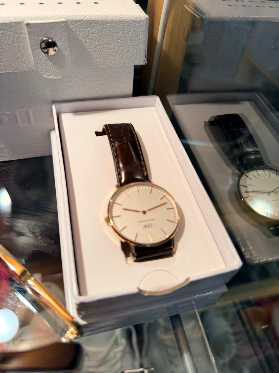 Daniel Wellington klocka med brunt läderband - 1