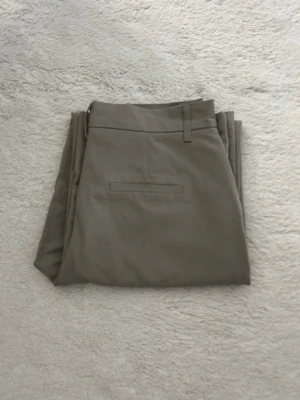 Kostymbyxor - Grå/beigea kostymbyxor, skriv vid frågor!