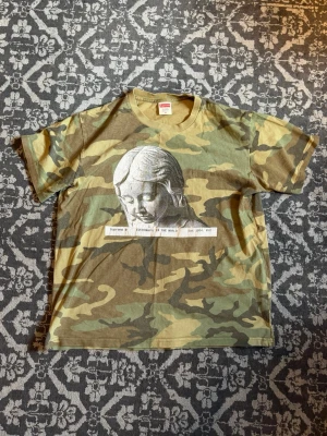 Supreme Everywhere T-shirt - Camo Everywhere t-shirt från Supreme FW20. Okej skick - Trycket har spruckit lite.