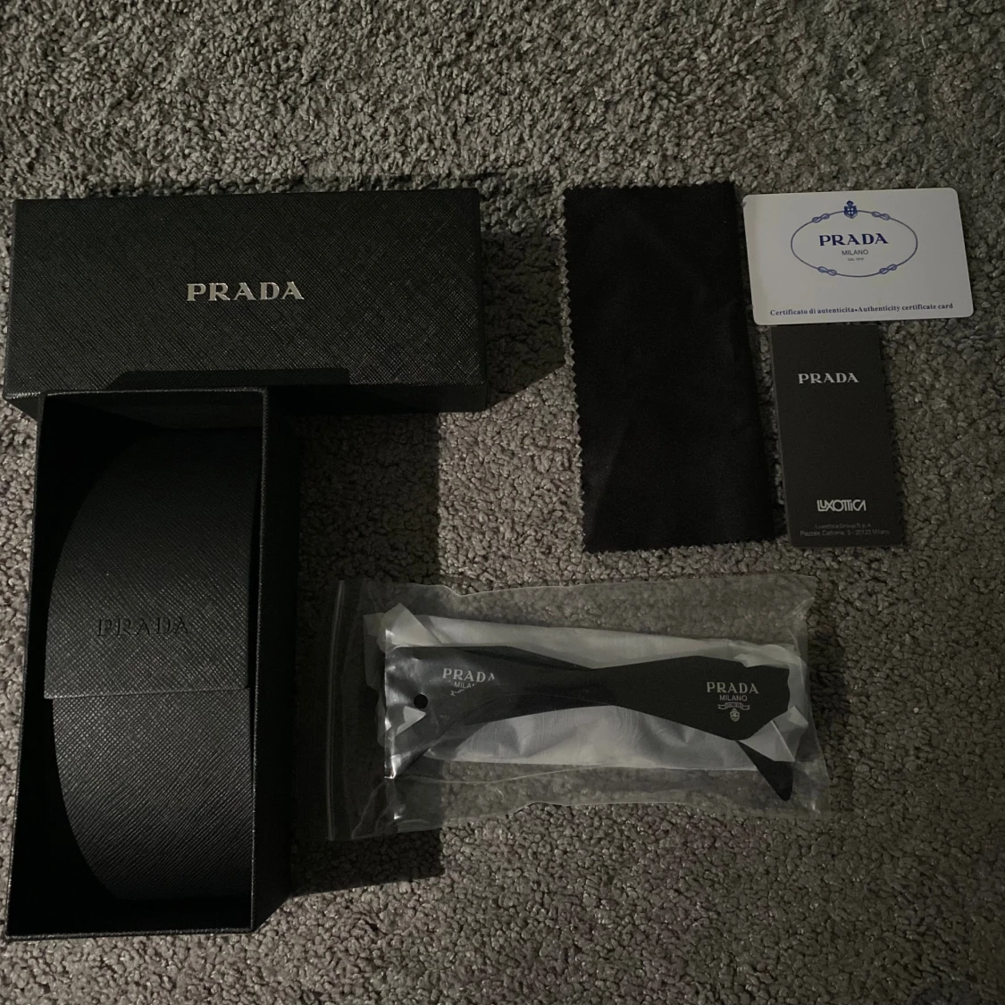 Prada solglasögon