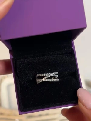 Smycken från Gemporia - Super fina smycken från Gemporia värda strax över 18000. Lägg gärna bud ifall du vill ha hela paketet annars buda och säg vilket smycke du budar på. 