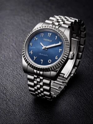 Seiko mod klocka - Stilren Seiko mod klocka i silverfärgat stål med blå urtavla och arabiska siffror. Klockan har en klassisk länkarmband och automatisk urverk. Perfekt accessoar för dig som gillar en unik och modern look. Priset är ej hugget i sten. Kom vid funderingar i pm