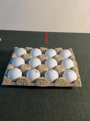 Titleist tour 12 st - Hej jag säljer 12 st titleist tour bollar. Du kan välja mellan att köpa a/b bollar för 169kr eller c/b bollar för 129kr. Bollarna är hittade på mark så de har inga vattenskador.