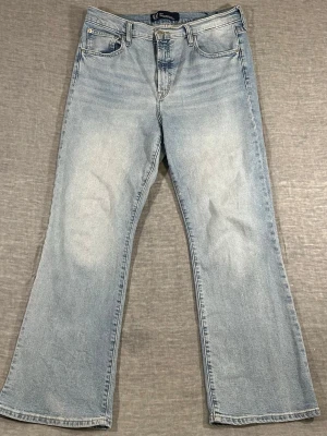 Gap high rise vintage flare jeans light wash W32 L30 bootcut - Gap high rise flare jeans in a clean light wash. Slim up top with a subtle flare – perfect Y2K / vintage silhouette that’s trending right now. Easy everyday pair that works with everything.  Tagged W32. Waist 43 cm, length 105.5 cm, inseam 75 cm, rise 30 cm, thigh 30 cm, knee 21 cm, foot 18 cm. measure your favorite jeans the same way to compare fit.  Good used condition with natural fading. color may vary slightly due to lighting.