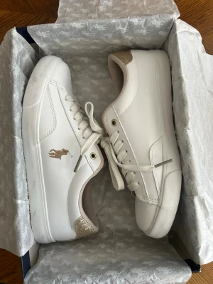 Polo Ralph Lauren skor - Använda max 2 gånger storlek 37 men är små i storleken så skulle säga 36