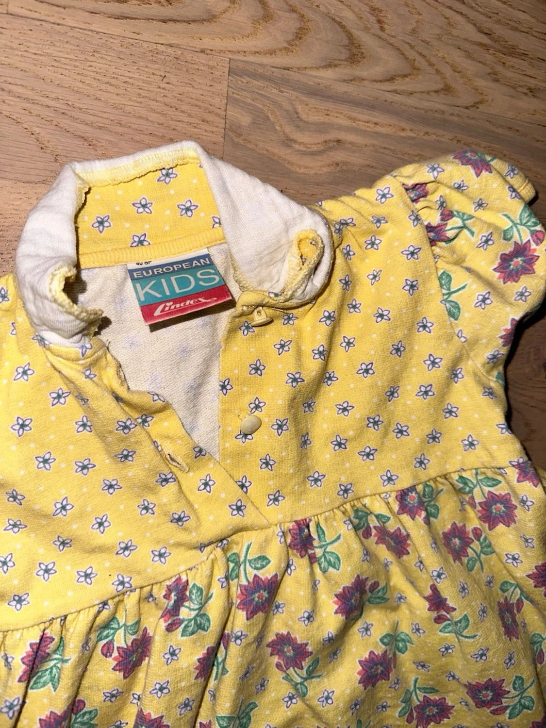 Gul blommig klänning från Kids Line - 1