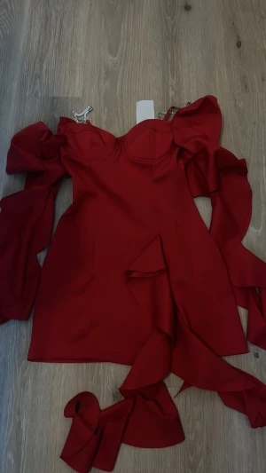 Klänning - Klänning köpt utomlands i one size mer som en M💗