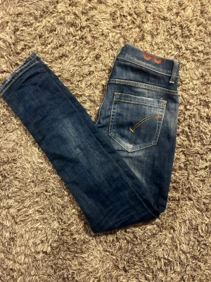 Dondup jeans - Stört feta jeans från Dondup! | Modell: George | Skick: 9/10 | Storlek: 28/30 | Hör gärna av dig vid frågor!!