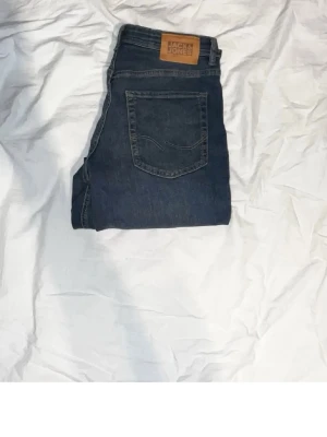 Jack&jones jeans  - 9/10 i skick Jack&jones jeans i storlek 164, modell slim Glenn 