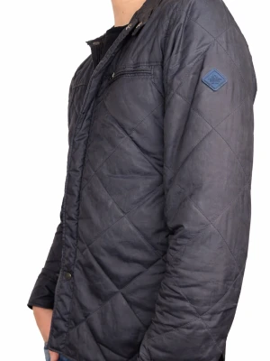 J.Lindeberg jacka  - Snygg mörkblå quiltad jacka från J.lindeberg. Ny pris runt 2500-3000kr mitt pris 679, jackan är skön och snygg även perfekt nu till våren! Jackan är i storlek S