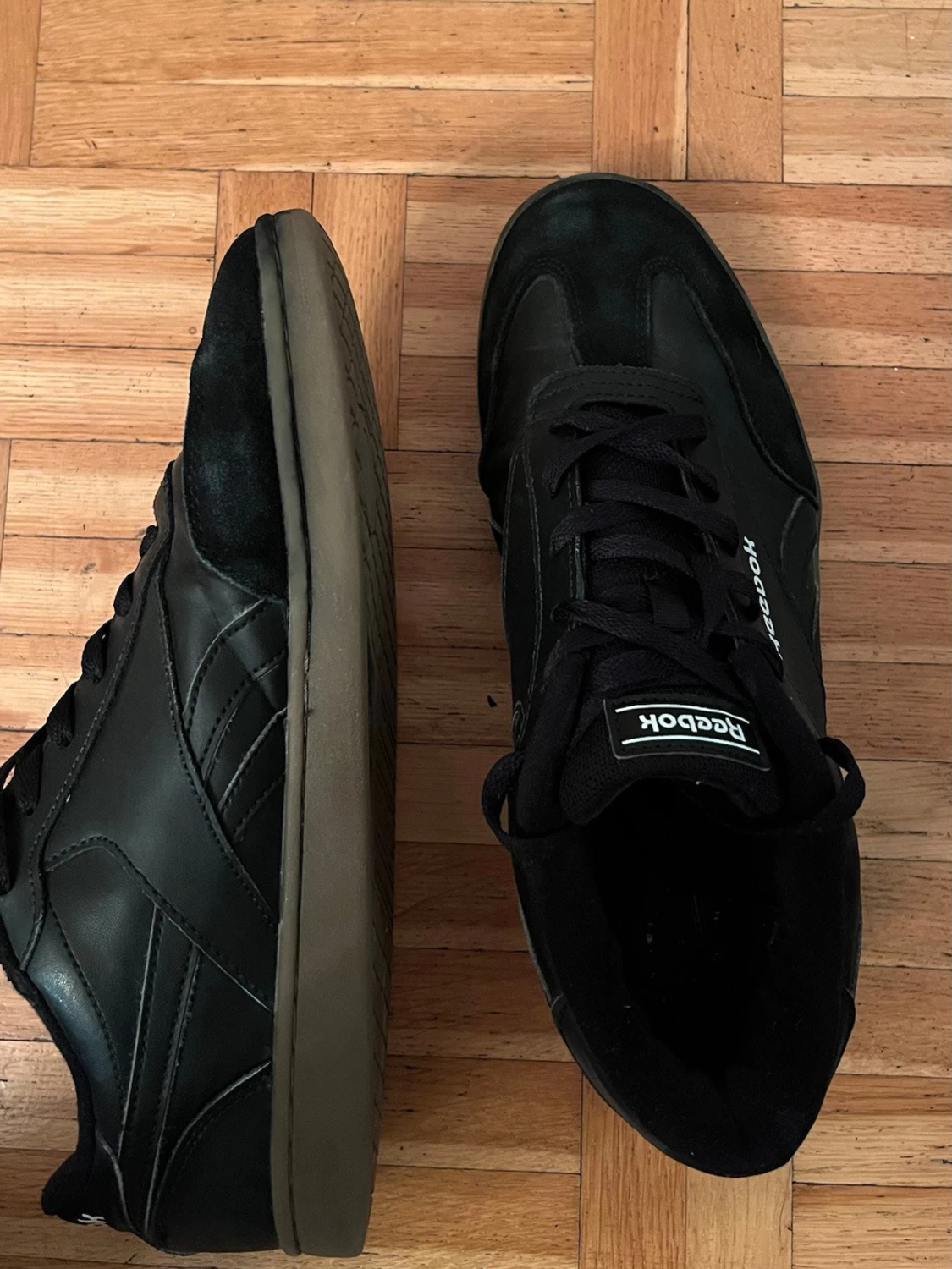 Svarta Reebok sneakers i läder och mocka - 2