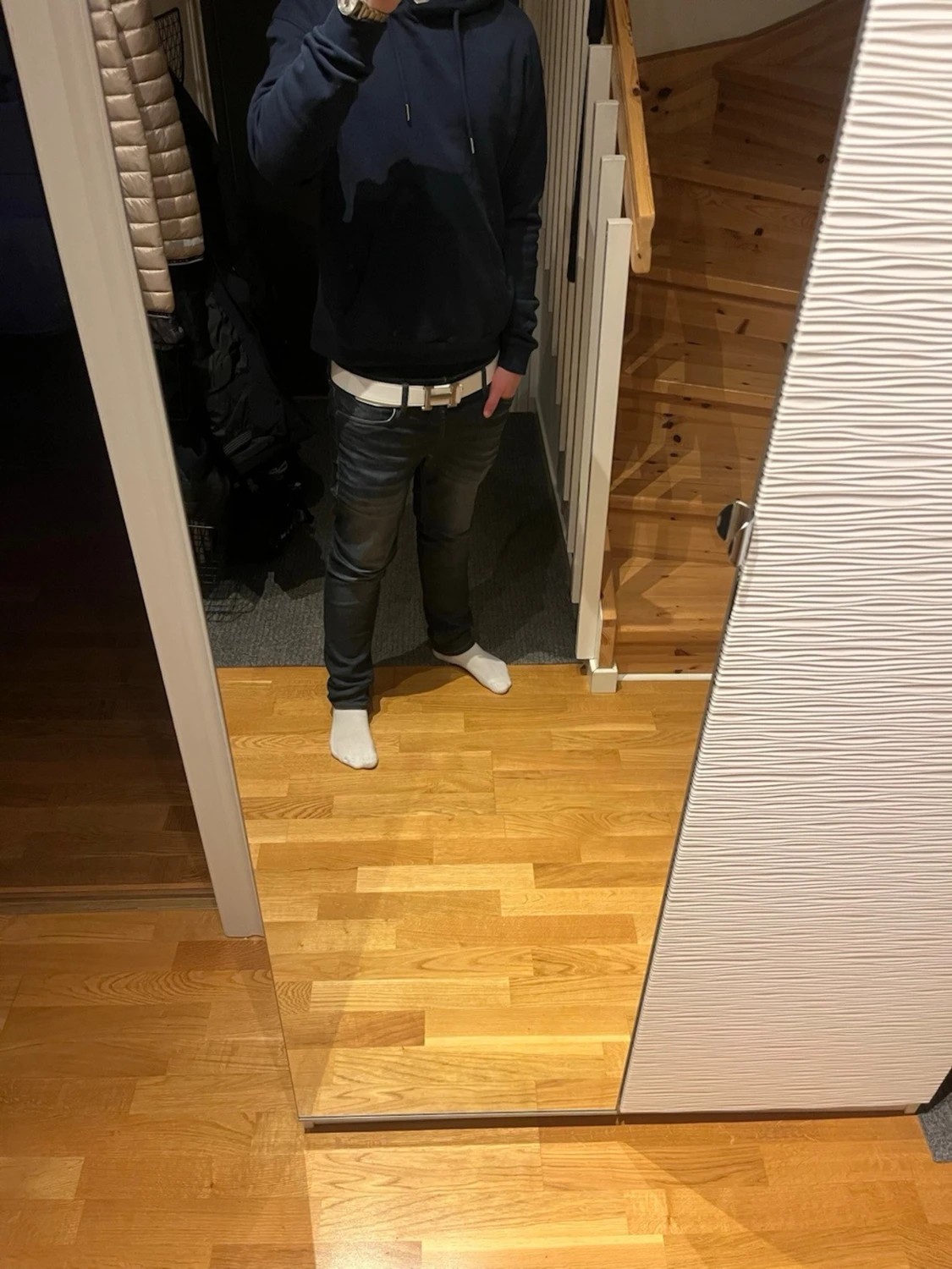 Mörkblå hoodie med huva