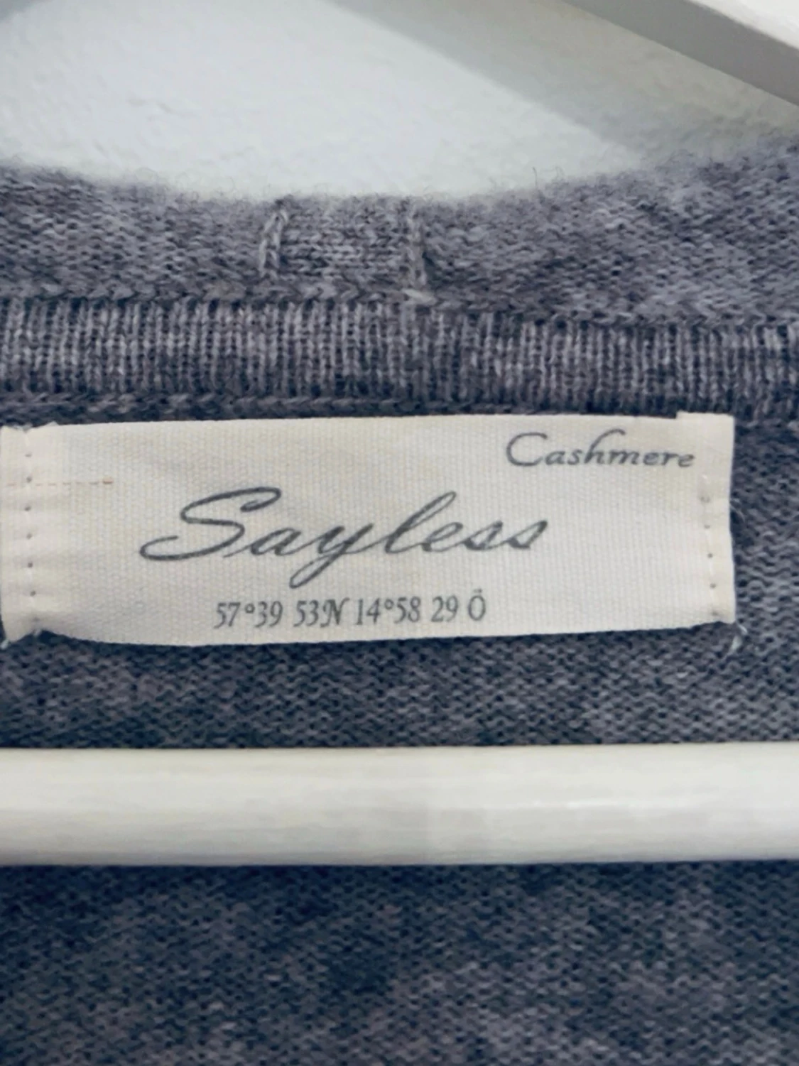 Grå Kashmir zip-hoodie från sayless  - 2