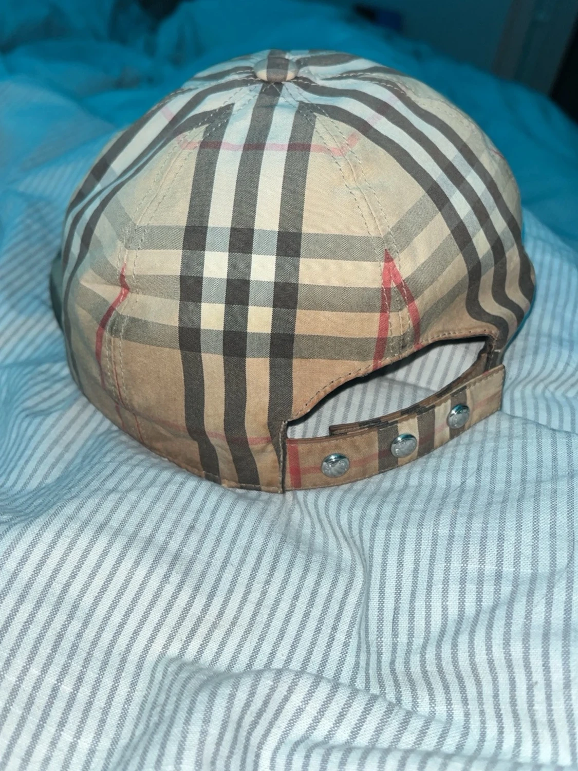 Beige Burberry keps med rutigt mönster - 1