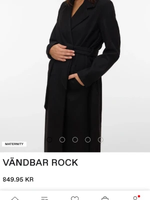 Svart kappa - TRYCK EJ PÅ KÖP DIREKT!! Kappa från vero Moda bra skick