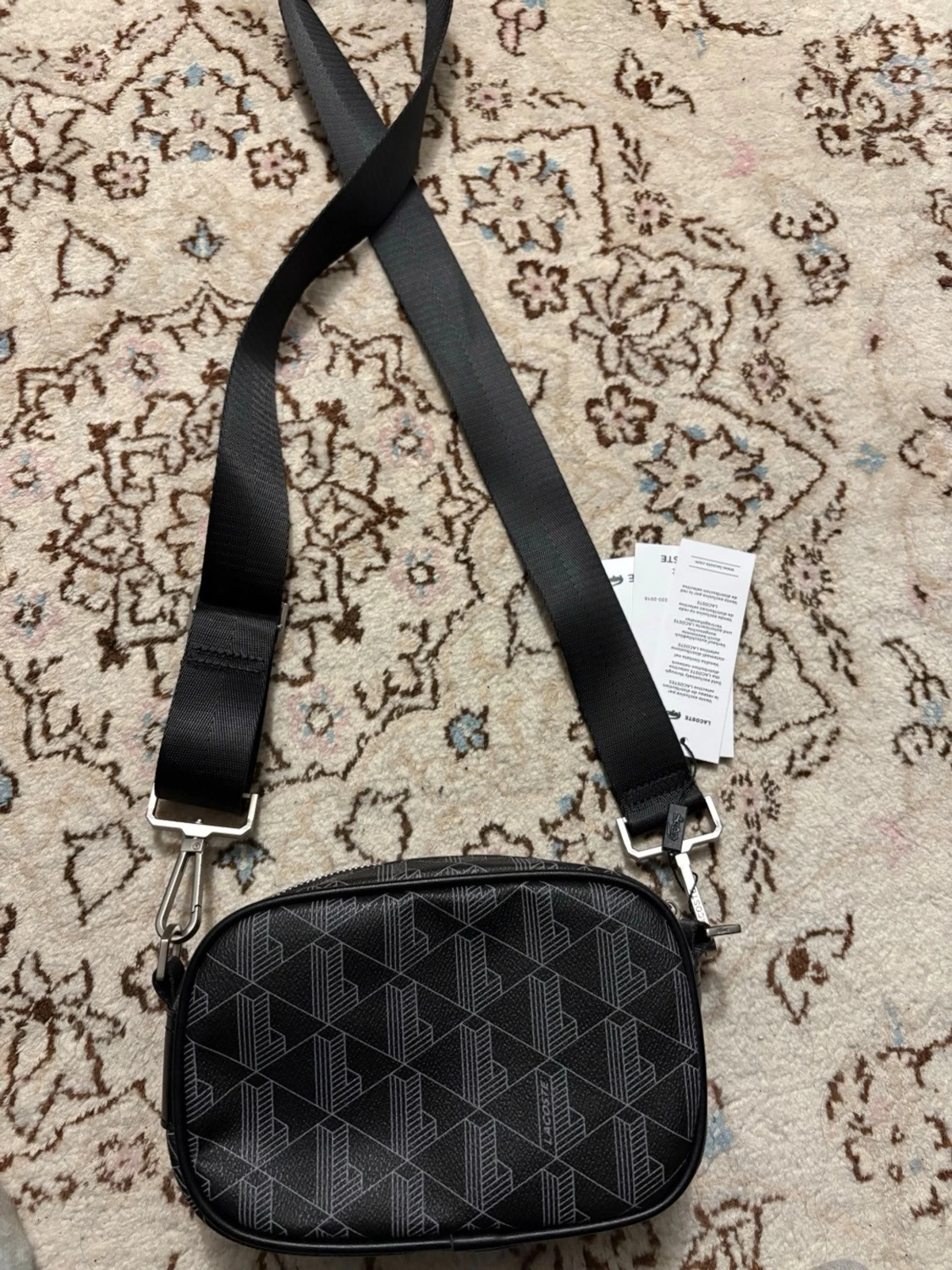 Svart axelväska från Lacoste - 1