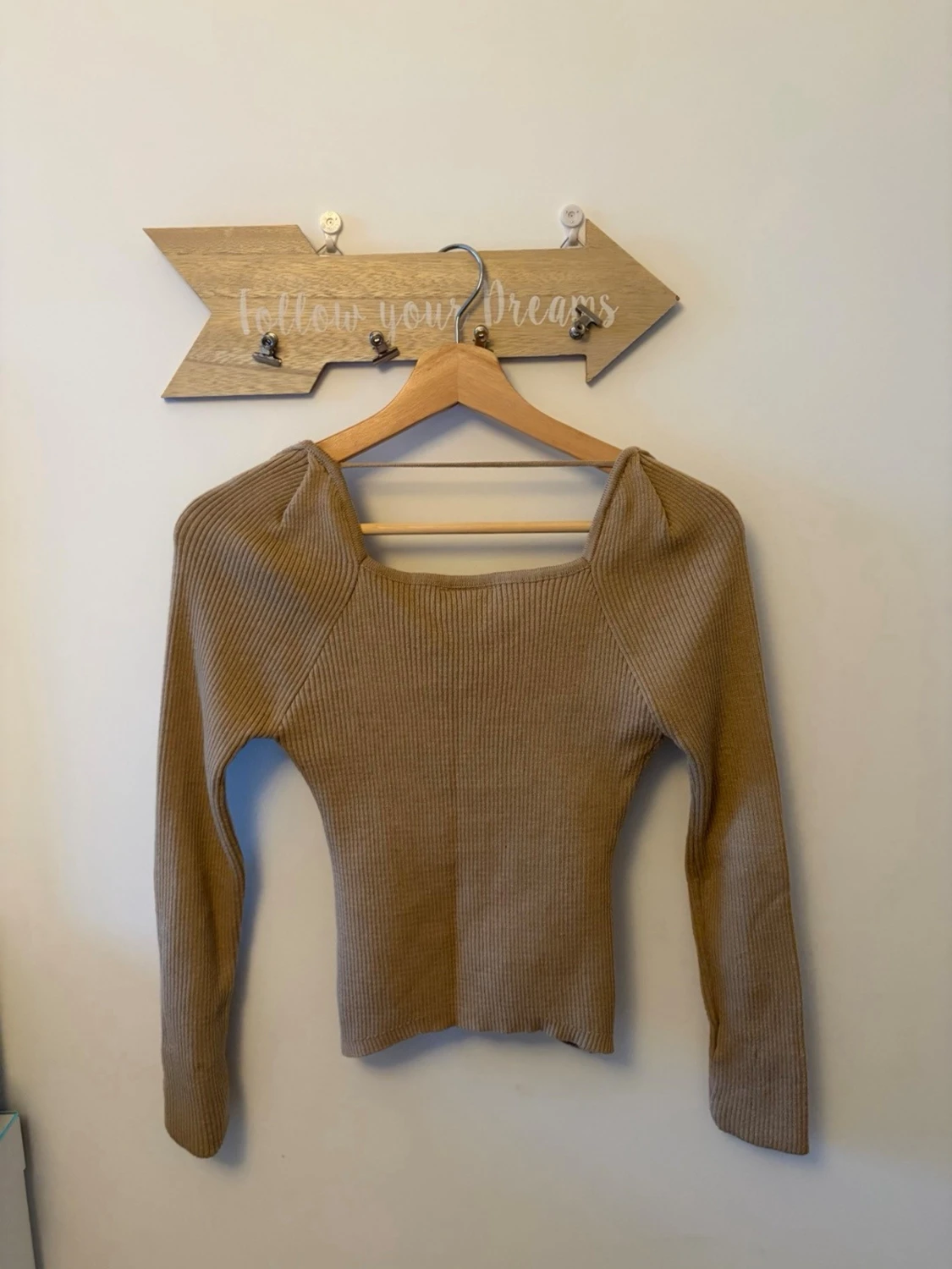 Beige omlottopp från AWARE/ Nelly  - 2