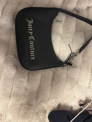 Svart juice väska  - Jätte fin juice väska pris går att diskutera skriv om du har någon fråga!❤️