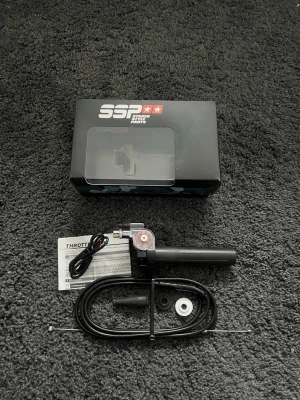 Stage 6 snabbgas  - Säljer min stage 6 snabbgas handtag då jag inte använder det. sprillans nytt aldrig varit monterat, alla tillbehör hänger med. 450kr eller bud. Nypris 600kr