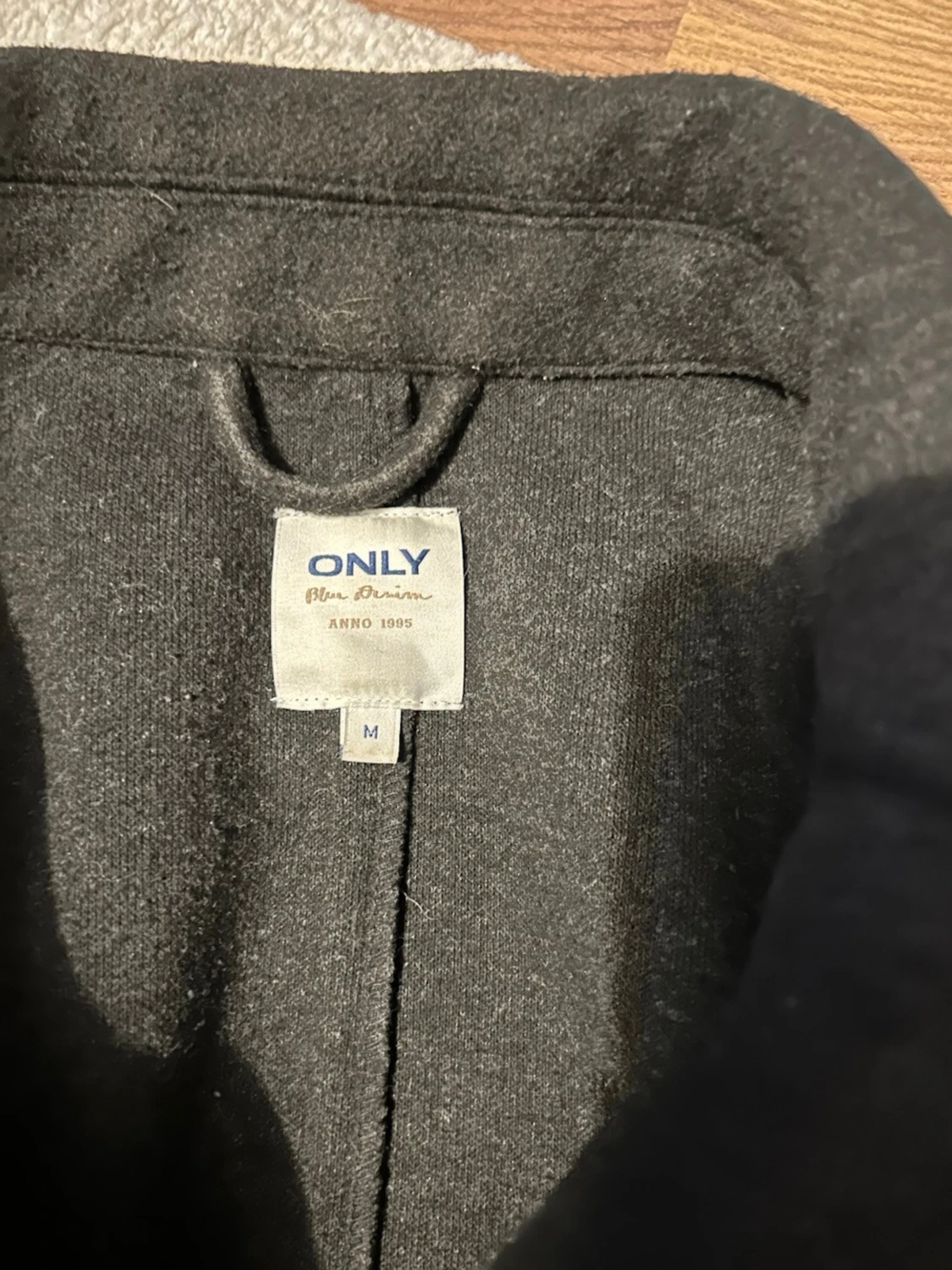 Mörkgrå kappa med knytskärp - 1