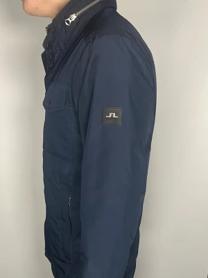 J.Lindeberg field jacket - Säljer en riktigt snygg och trendig J.Lindeberg field jacket i nyskick, storlek M, vid frågor är det bara att skriva //Gramenti