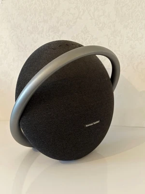 Harman Kardon Onyx Studio 7 högtalare - Snygg och modern bärbar högtalare från Harman Kardon. Laddaren medföljer 