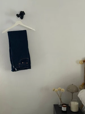 MID WAIST WIDE JEANS "OPTIWIDE" - från lager 157, stl M short passar mig som är 169cm. inget fel på dem  