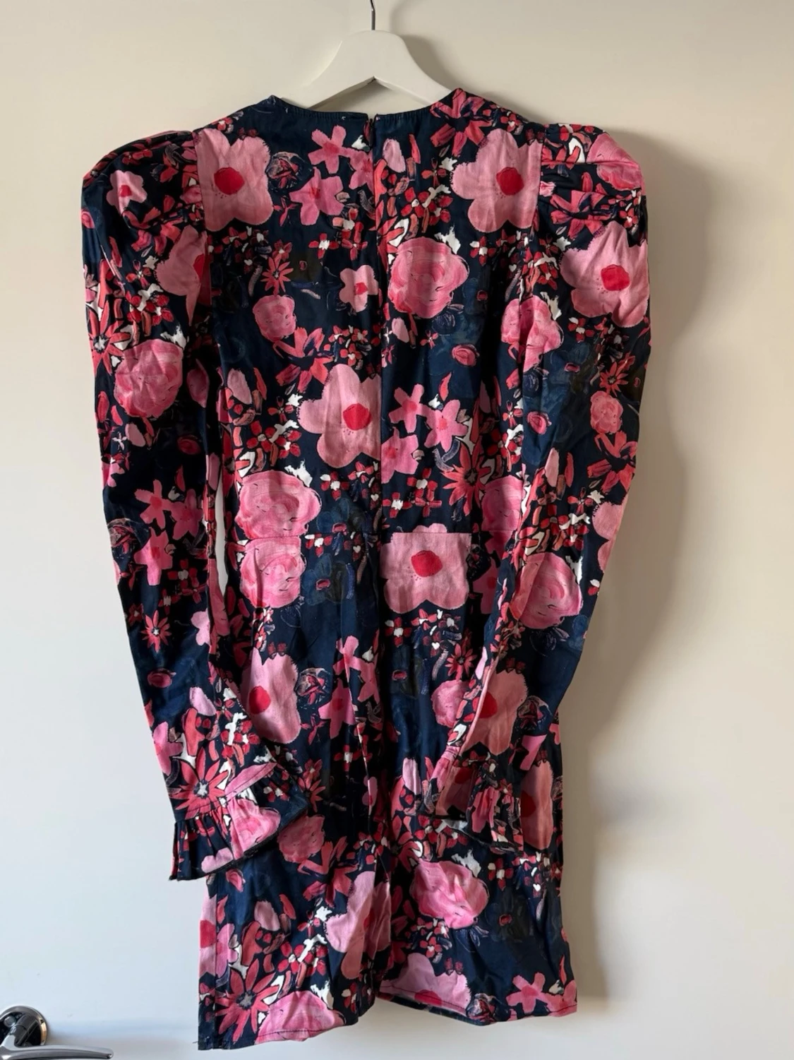 Blommig kortklänning från NA-KD - 1