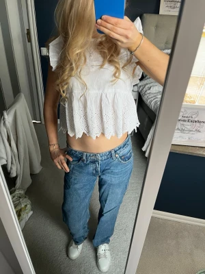 Lågmidjade baggy jeans  - Lågmidjade baggy jeans från weekday i modellen arrow low. Superfint skick i storleken 27x30 nypris 550