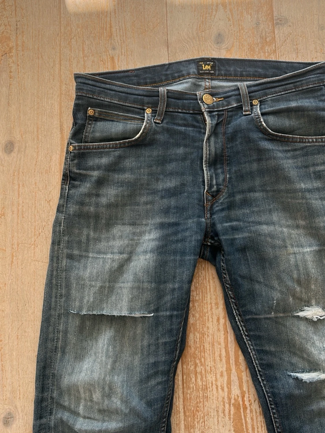 Blå slitna jeans från Lee - 2