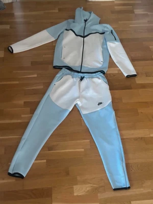 Nike Tech set - Storlek: Small. Nypris: 1799kr