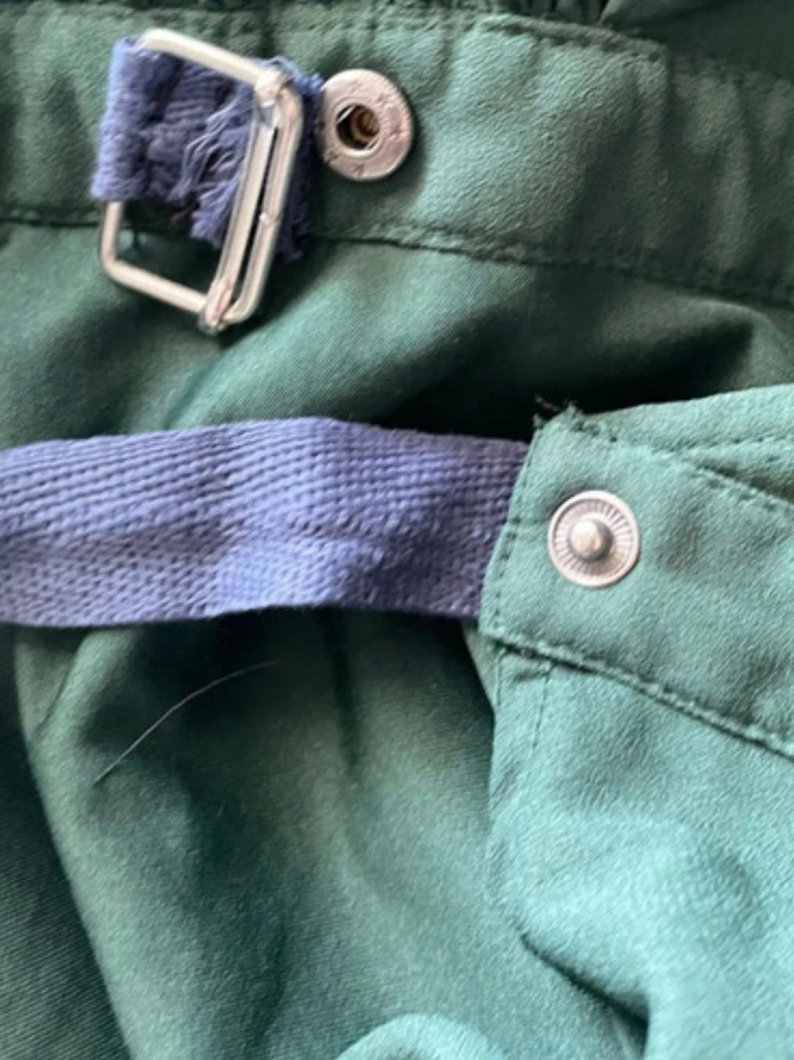 Grön omlottklänning med bälte - 4