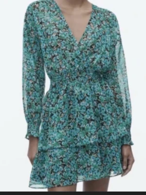 Zara klänning  - Söt kortklänning från Zara, storlek  S fint skick! 💕💕