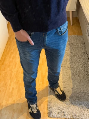 Replay Anbass Hyperflex Slim Fit Jeans - Replay Anbass Hyperflex Slim Fit Jeans | Storlek: 30/34, passar dig runt 190 cm | Skick: 9/10, använda fåtal gånger | Bara att skriva vid funderingar✍️