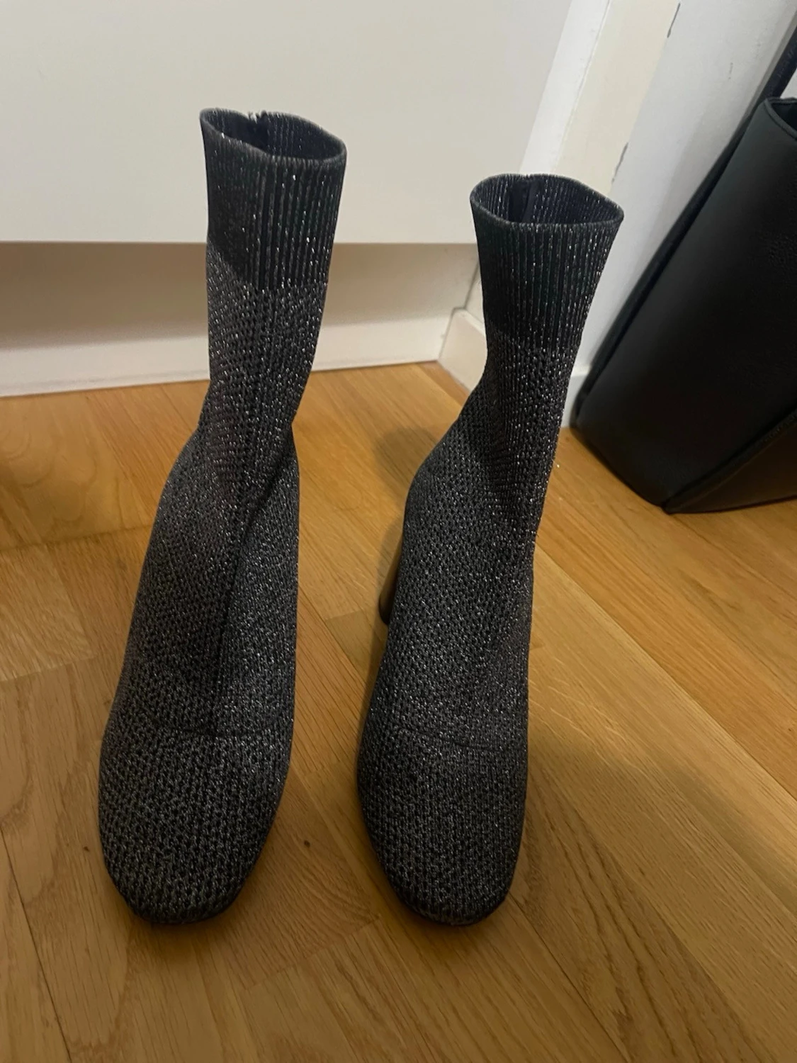 Glittriga svarta sockboots med klack - 3