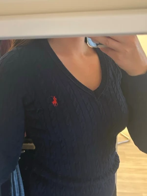 Ralph lauren tröja - Knappt använd, inga defekter eller tecken på användning 